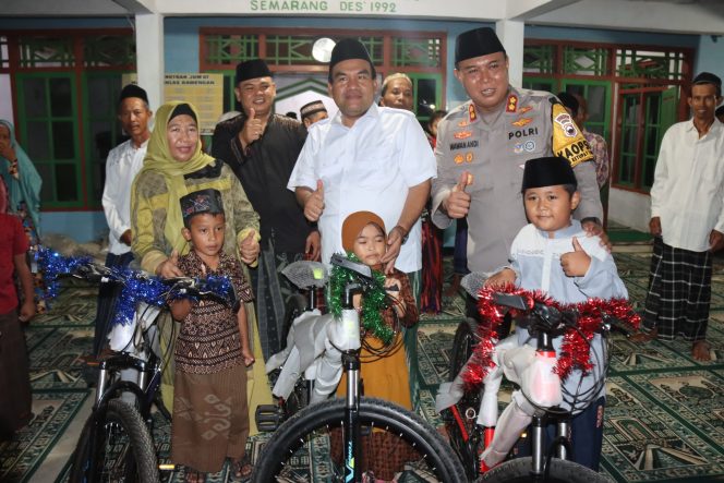Penutupan Safari Ramadhan oleh Pemkab Blora dalam Blora menyapa di Desa Kawengan ,Jepon berikan Door prize kepada warganya(foto istimewa)
