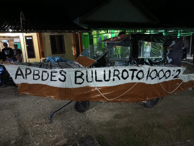 
					Lampion unik disalah satu peserta takbir keliling di desa Buluroto, Kecamatan Banjarejo, Kabupaten Blora (foto Pratama)