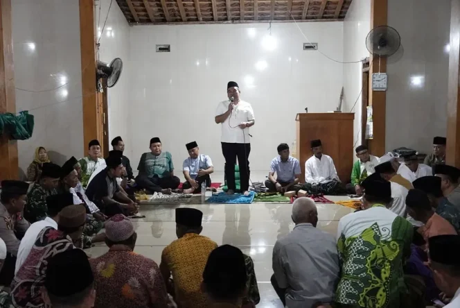 
					Bupati Blora, Arief Rohman saat berkunjung ke Desa Selogender Gempol, Kecamatan Jati, dalam agenda safari Ramadhan,Blora menyapa (foto Instagram Arief Rohman)