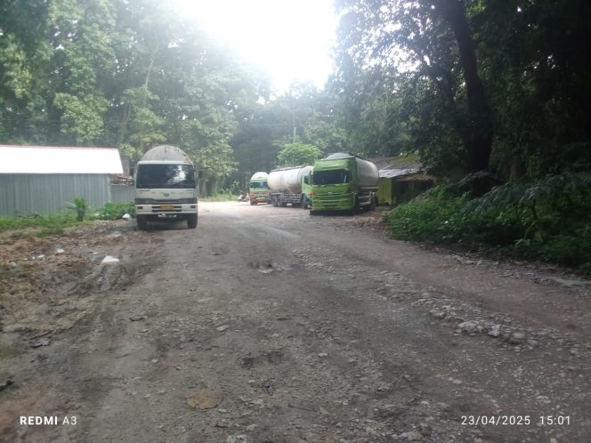 
					Truk Kendaraan Milik PT.KRI Yang sering melintas di jalan Kecamatan Bogorejo 