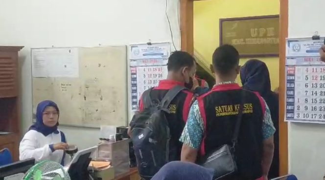 
					Kejaksaan Negeri Blora geledah Kantor Desa Sogo terkait dugaan Korupsi Pengelolaan PAM Desa