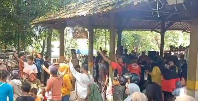 Meriahnya warga Tempelmahbang Jepon Blora sedang adakan sedekah bumi