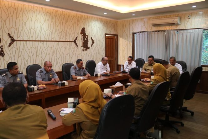 Kepala Kanwil Ditjenpas Jawa Tengah didampingi Karutan Blora,Sugito menghadiri audensi bersama Bupati Blora bentuk sarana  asimilasi dan edukasi.