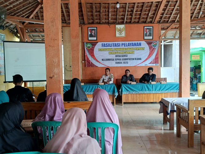 Pemerintah Desa Gersi, Kecamatan Jepon Kabupaten Blora fasilitasi pelayanan dalam pencegahan dan penanggulangan penyakit menular dan endemik di balai Desa Gersi.