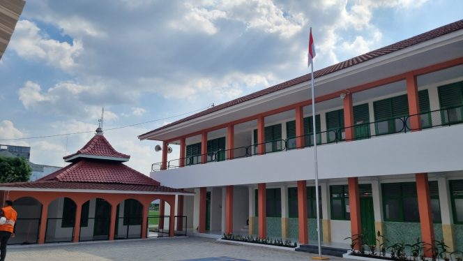 Sekolah Rakyat yang terletak di Kecamatan Cepu siap beroperasi Senin 14 Juli 2005. Foto Humas.