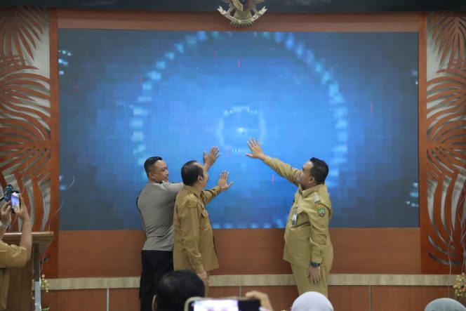 
					1Dinas Kesehatan resmi meluncurkan aplikasi Samin 119, layanan panggilan gawat darurat yang siap beroperasi 24 jam non-stop. Foto Humas.