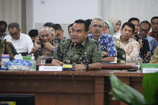 
					Rapat Koordinasi Kunjungan Kerja atau Reses Komisi V DPR RI di wilayah Jawa Tengah yang diselenggarakan di Kantor Gubernur, Jumat (25/7/2025) sore. Foto Ist.