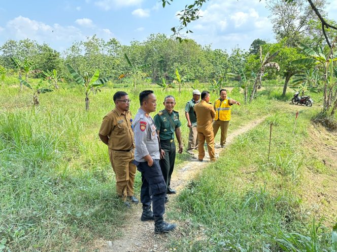 
					Jembatan Temuwoh yang selama ini rusak dan membahayakan karena diterjang banjir, segera dibangun ulang. Foto Humas.