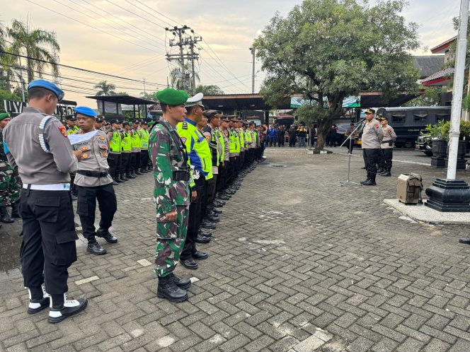 
					Pengesahan warga baru Persaudaraan Setia Hati Terate (PSHT) di Kecamatan Cepu, Blora. Foto Humas.