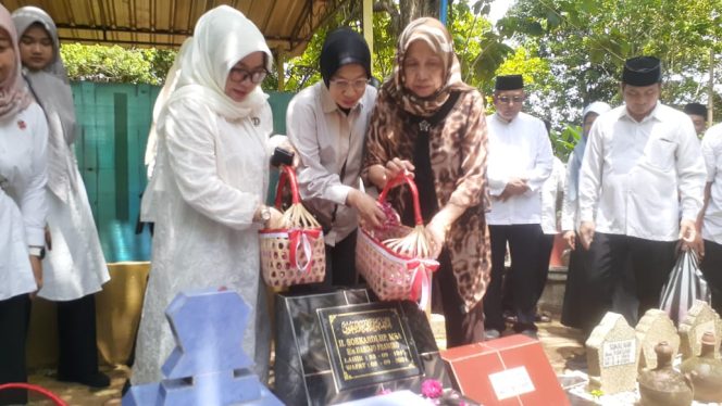 
					Jelang Hari Jadi ke-276, Pemkab Blora Ziarah ke Makam Bupati Terdahulu