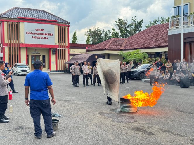 
					Polres Blora Upgrade Skill Bhabinkamtibmas Lewat Pelatihan Darurat