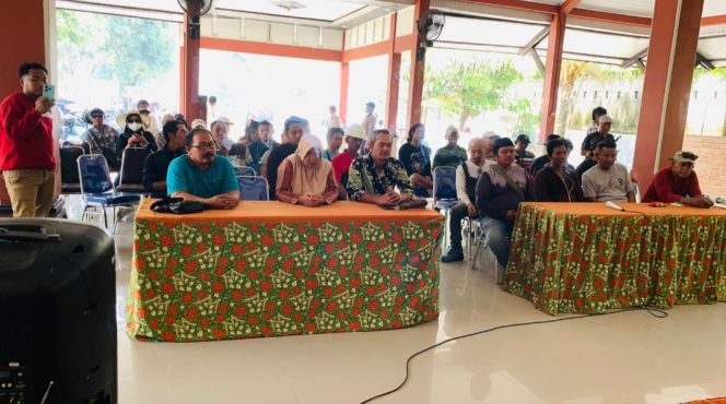 
					Audiensi menuntut perbaikan jalan, di Aula Kecamatan Sambong, Kamis (27/11/2025). Foto dok. Kabarblora.id