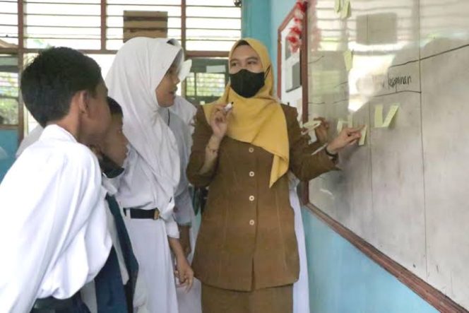 
					DPR Soroti Tiga Isu Krusial dalam Revisi UU Guru dan Dosen, Apa Saja?