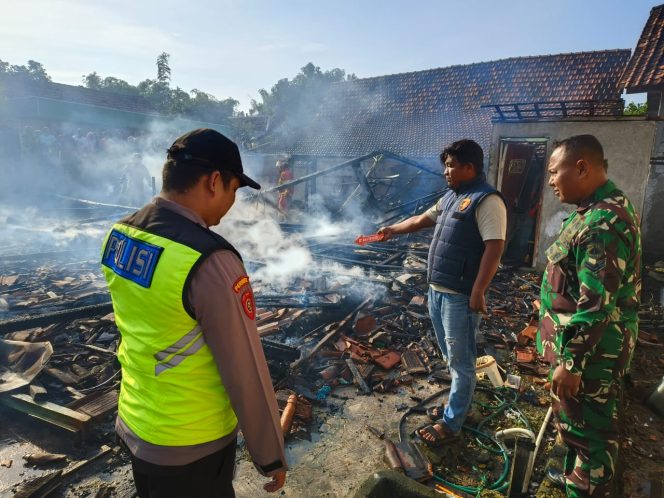 
					Rumah Petani di Blora Ludes Terbakar, Diduga Gara-gara Puntung Rokok