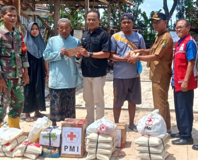 
					Pemdes dan BPD Gedongsari Blora Bantu Ringankan Beban Korban Kebakaran